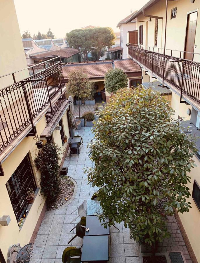 Maura'S B&B Gallarate Exteriör bild